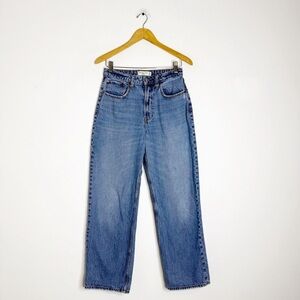 Abercrombie & Fitch Blue high rise loose jean. Relaxed looser fit on thighs.